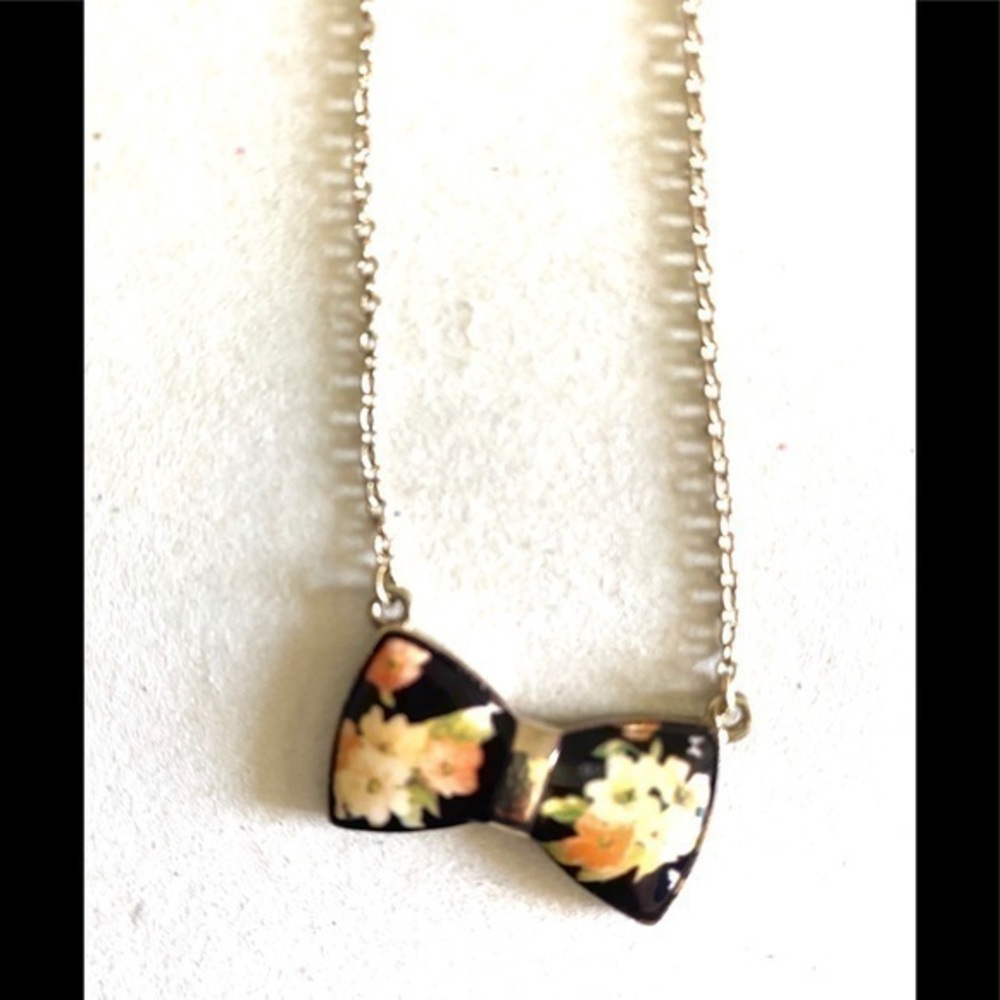 Woman’s Black Floral mini bow necklace